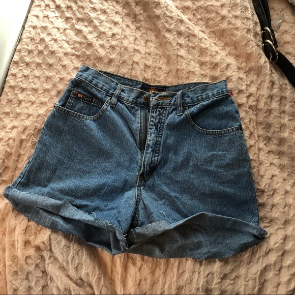 ✨✨SOLD✨✨high wasted vintage shorts - Picture 2 of 4